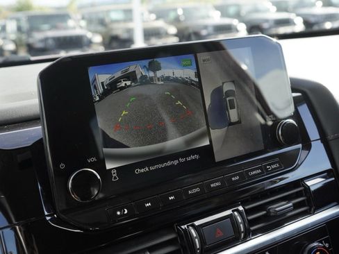 Used 2024 Nissan Pathfinder SL w/ Black Appearance Package image 14