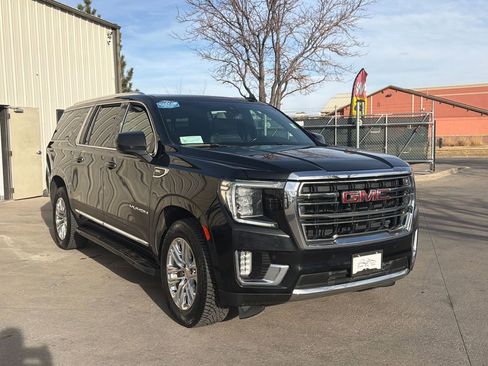 Used 2021 GMC Yukon XL SLT image 3