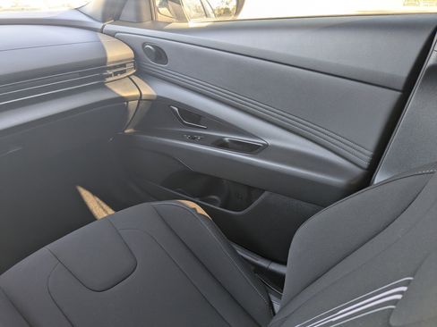 Used 2025 Hyundai Elantra Sport image 18