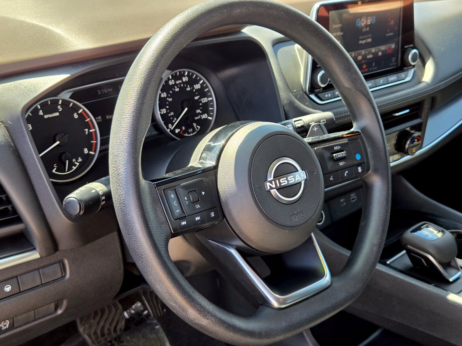 Used 2023 Nissan Rogue SV FWD image 18