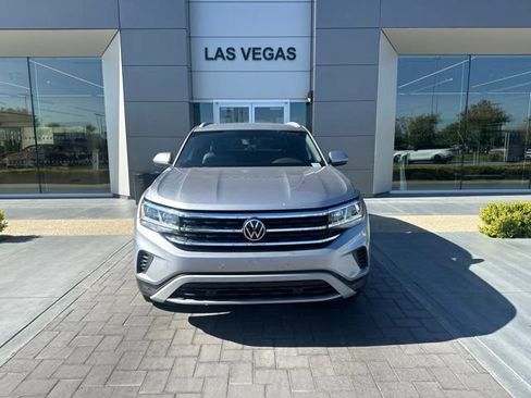Used 2021 Volkswagen Atlas Cross Sport SE w/ Panoramic Sunroof Package FWD image 2