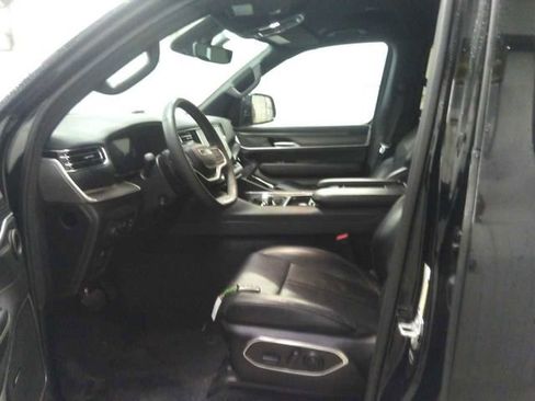 Used 2024 Jeep Wagoneer Series III AWD/4WD image 2