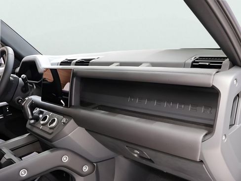 New 2025 Land Rover Defender 110 S image 10