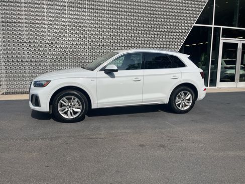 Used 2023 Audi Q5 2.0T Premium w/ Convenience Package AWD/4WD image 4