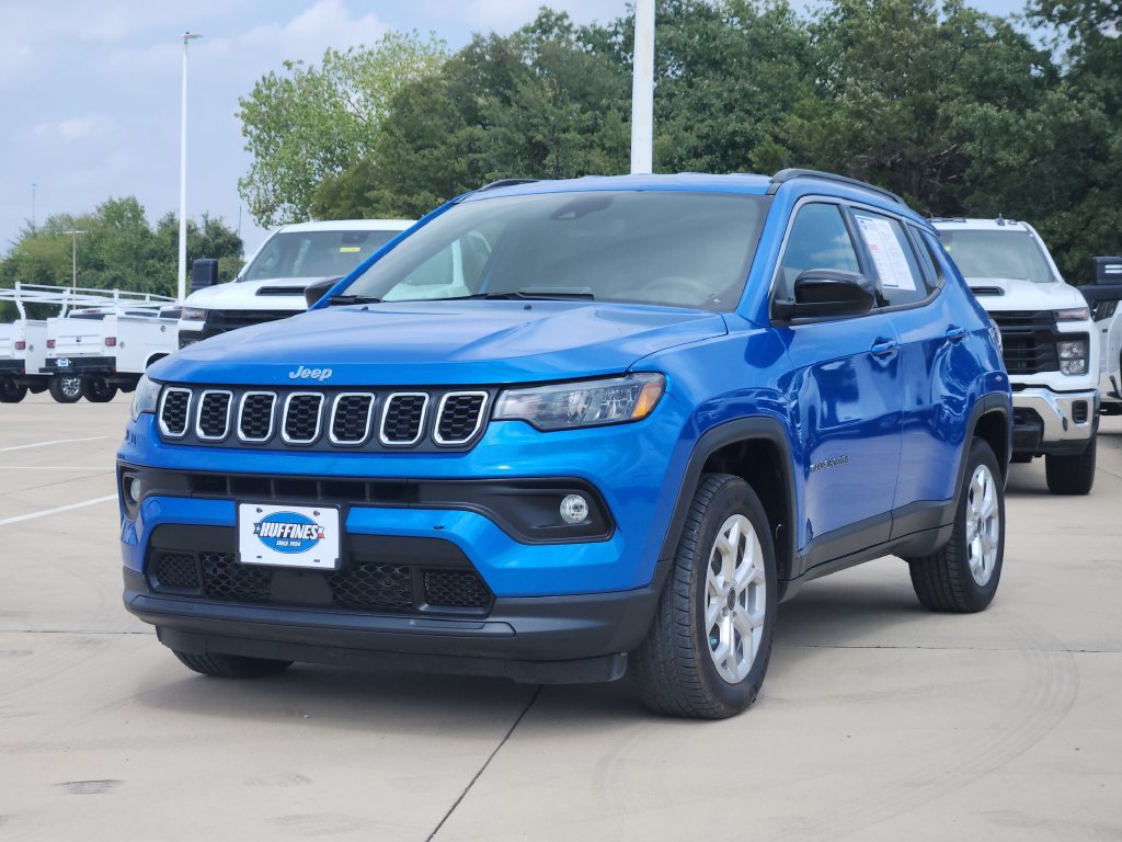 Used 2025 Jeep Compass Latitude AWD/4WD image 3