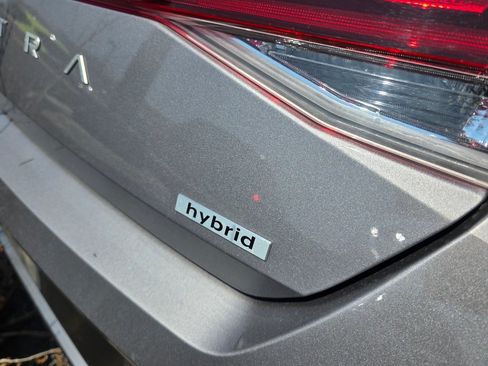 Used 2025 Hyundai Elantra Limited FWD image 8