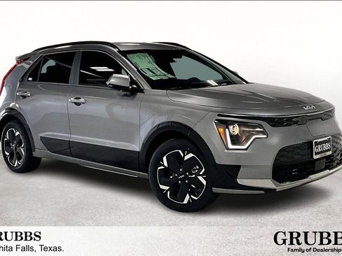 Used 2024 Kia Niro Wind w/ Wind Preserve Package image 1