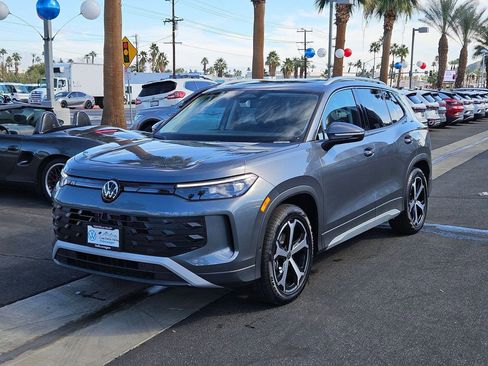 New 2026 Volkswagen Tiguan SE FWD image 8