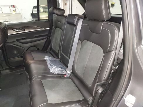 New 2026 Jeep Grand Cherokee Laredo image 29