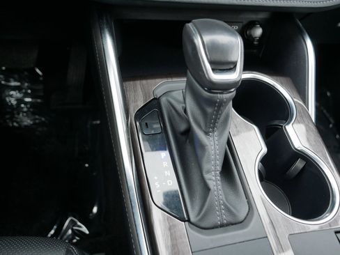 Used 2024 Toyota Highlander Limited image 28