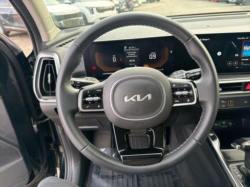Certified 2025 Kia Sorento S w/ Panoramic Sunroof Package FWD image 17