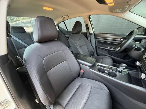 Used 2025 Nissan Altima 2.5 SV FWD image 36