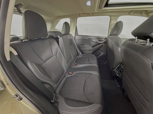 Used 2024 Subaru Forester Premium image 27