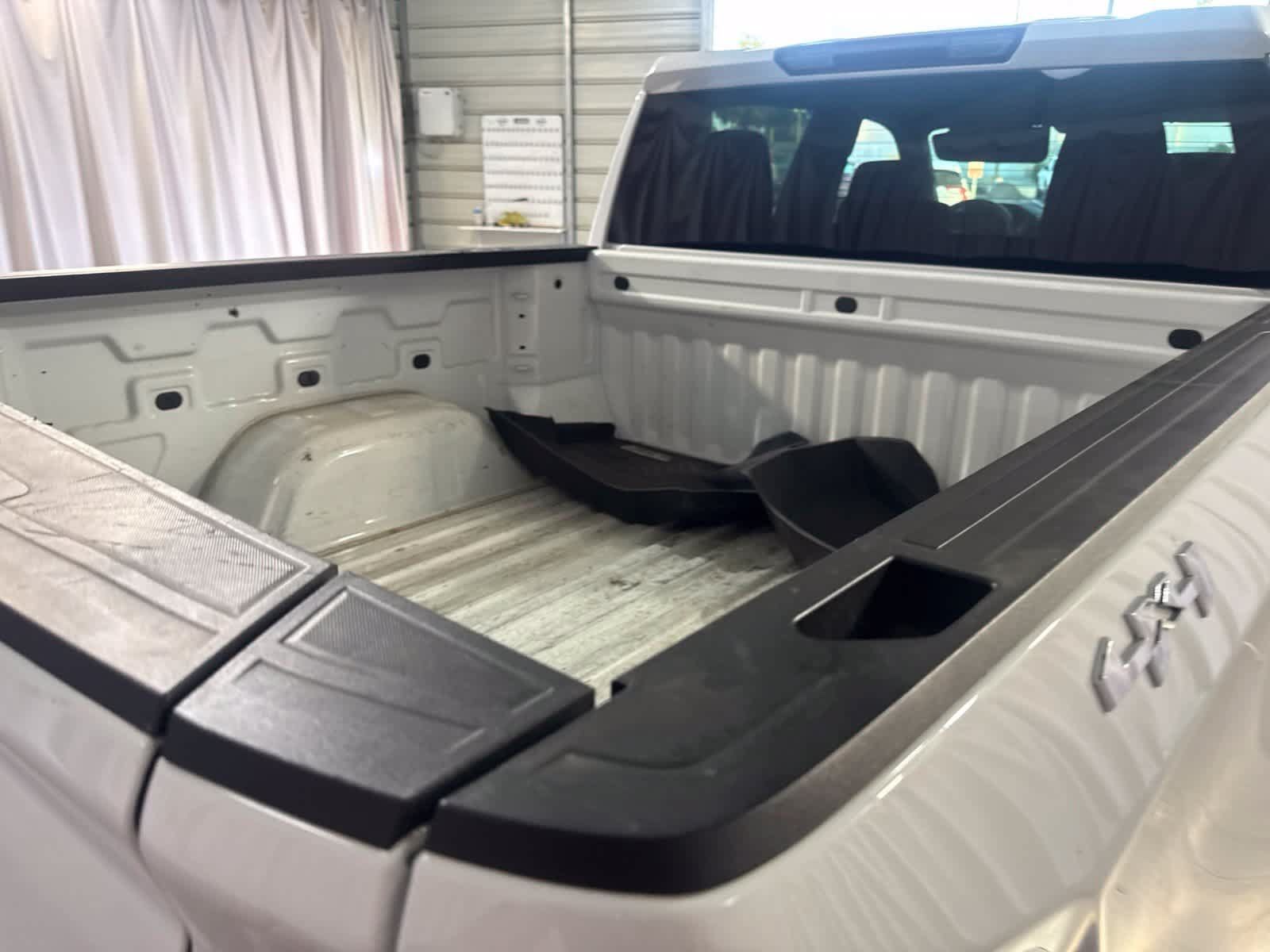 Used 2024 GMC Sierra 1500 SLT AWD/4WD image 31