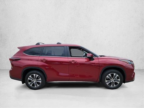 Used 2026 Toyota Highlander XLE AWD/4WD image 4