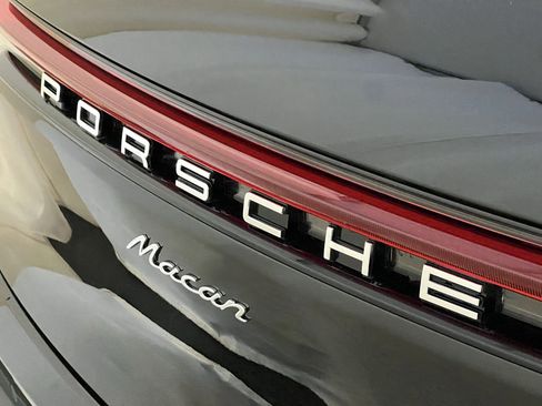 Used 2025 Porsche Macan image 25