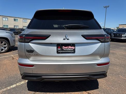 New 2026 Mitsubishi Outlander ES FWD image 5