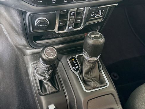 Used 2025 Jeep Wrangler Unlimited Sahara AWD/4WD image 10