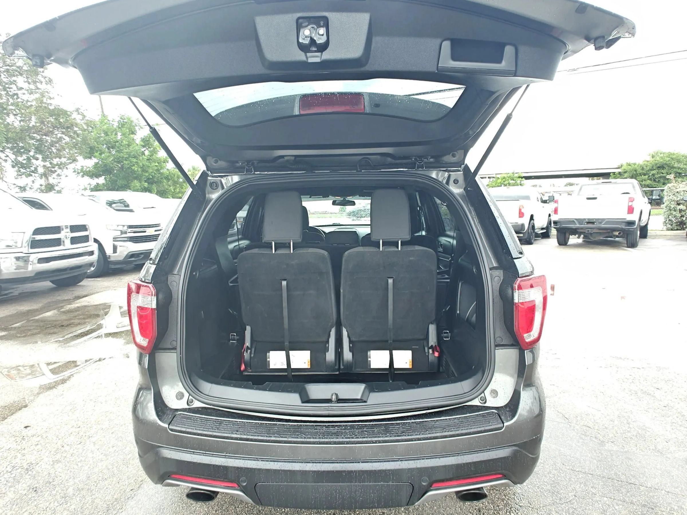 Used 2018 Ford Explorer XLT w/ Class II Trailer Tow Package FWD image 13