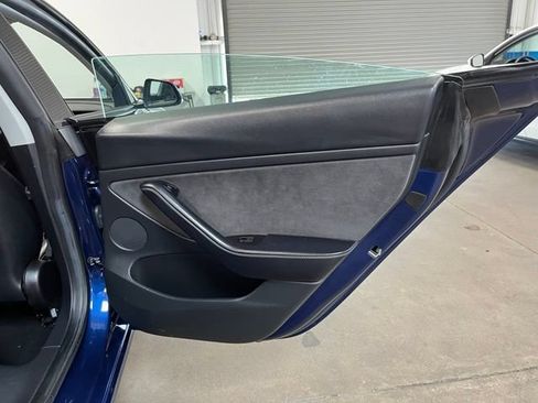 Used 2022 Tesla Model 3 Long Range AWD/4WD image 17