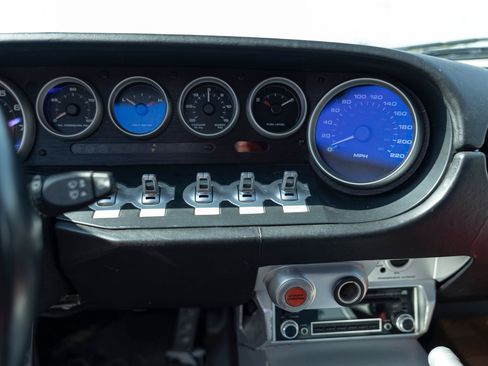 Used 2005 Ford GT RWD image 37