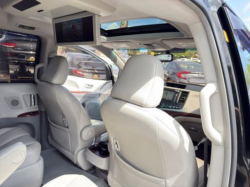 Used 2012 Toyota Sienna XLE w/ XLE Navigation Pkg AWD/4WD image 19
