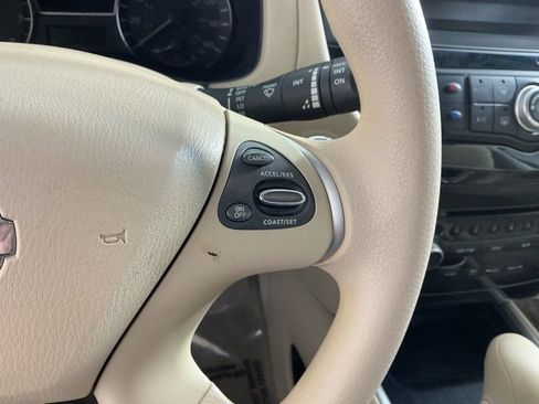 Used 2014 Nissan Pathfinder S image 29