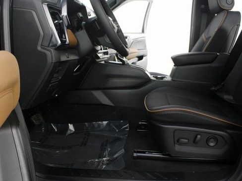 New 2026 GMC Canyon AT4 w/ Off-Road Front Bumper Package image 15