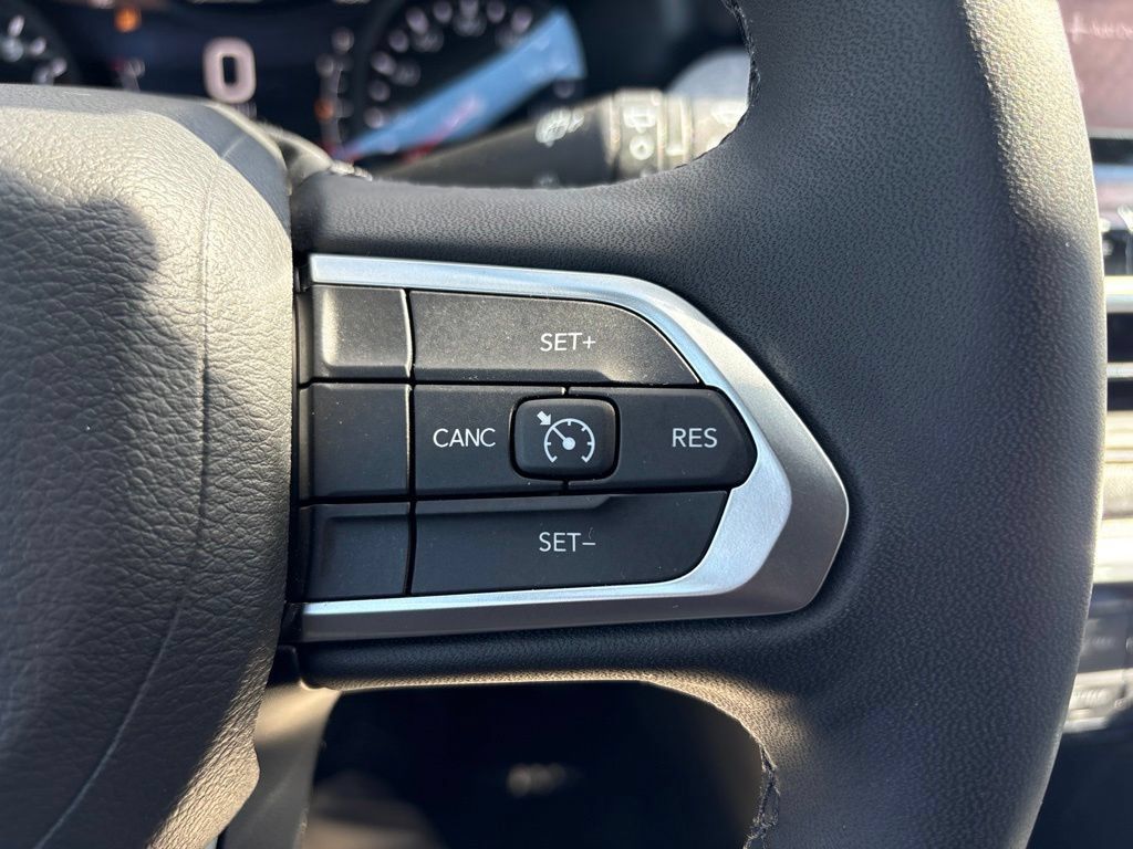 Used 2025 Jeep Compass Latitude AWD/4WD image 24