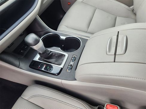 Used 2016 Toyota Highlander Limited Platinum image 19