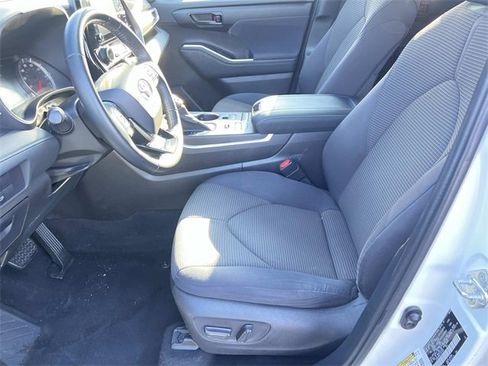 Used 2020 Toyota Highlander LE image 16