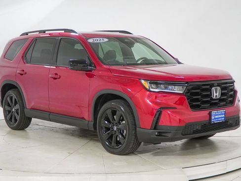 Used 2025 Honda Pilot Black Edition image 17