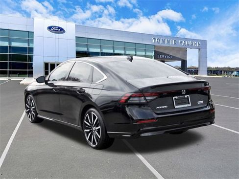 Used 2025 Honda Accord Touring image 2