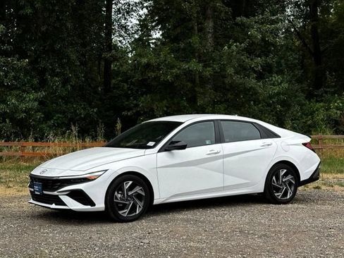 Used 2025 Hyundai Elantra Sport FWD image 5