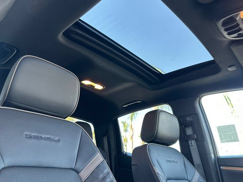 Certified 2024 GMC Canyon Denali w/ LPO, Denali Black Edition AWD/4WD image 17