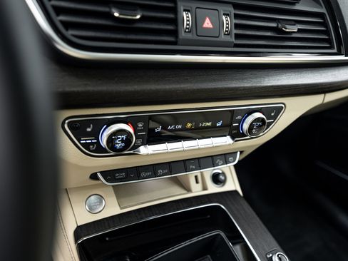 Certified 2025 Audi Q5 2.0T Premium Plus AWD/4WD image 13
