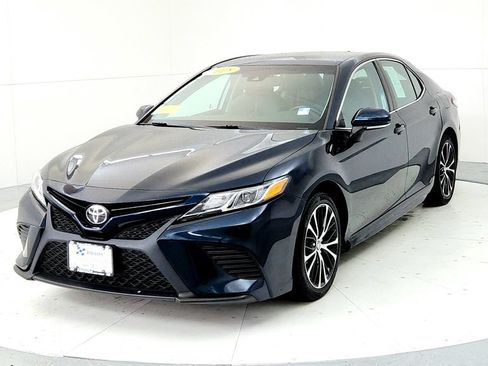 Used 2018 Toyota Camry SE w/ Audio Package FWD image 2