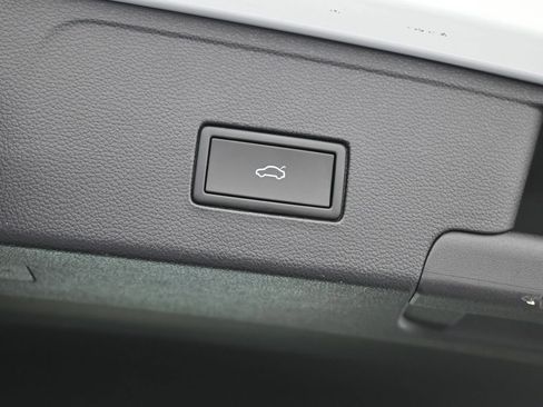 Used 2021 Volkswagen Atlas Cross Sport SE w/ Panoramic Sunroof Package image 42