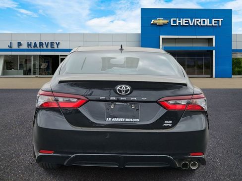 Used 2021 Toyota Camry SE w/ Cold Weather Package image 5