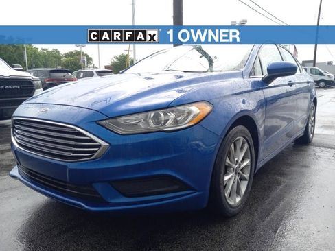 Used 2017 Ford Fusion SE FWD image 1