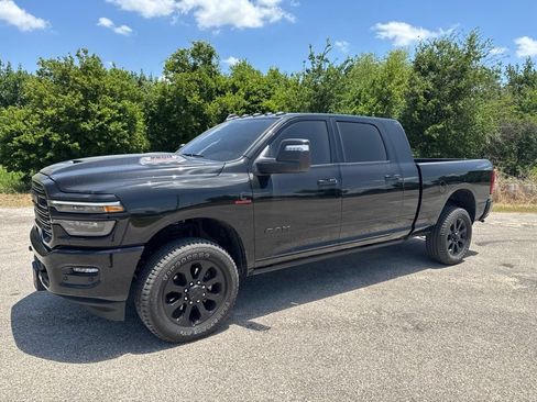 Used 2025 RAM 2500 Laramie AWD/4WD image 5