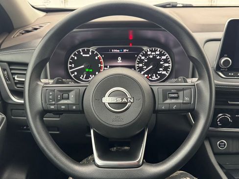 Used 2023 Nissan Rogue S image 18