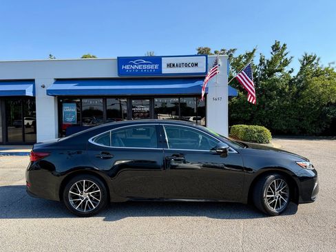 Used 2018 Lexus ES 350 w/ Luxury Package w/Wood Trim FWD image 19