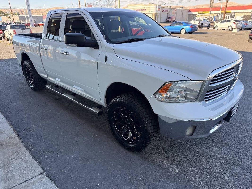 Used 2017 RAM 1500 Classic SLT w/ SLT Plus D←cor Group AWD/4WD image 6