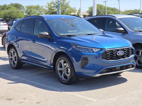Used 2023 Ford Escape ST-Line w/ Tech Pack #1 AWD/4WD image 2