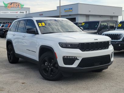 Used 2023 Jeep Grand Cherokee Limited w/ Black Appearance Package