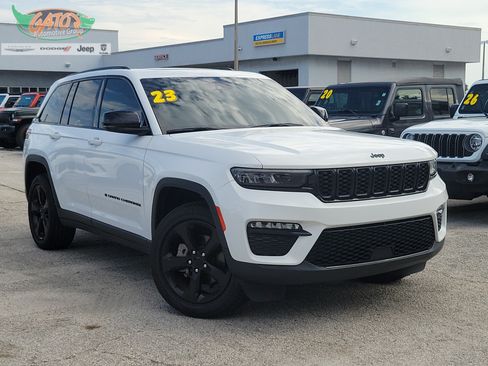 Used 2023 Jeep Grand Cherokee Limited w/ Black Appearance Package AWD/4WD image 1