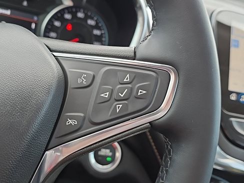 Used 2024 Chevrolet Equinox Premier image 23