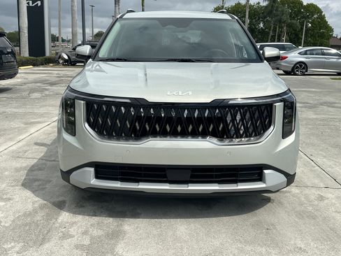 New 2026 Kia Carnival EX FWD image 3