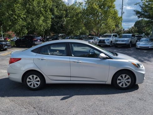 Used 2016 Hyundai Accent SE FWD image 4